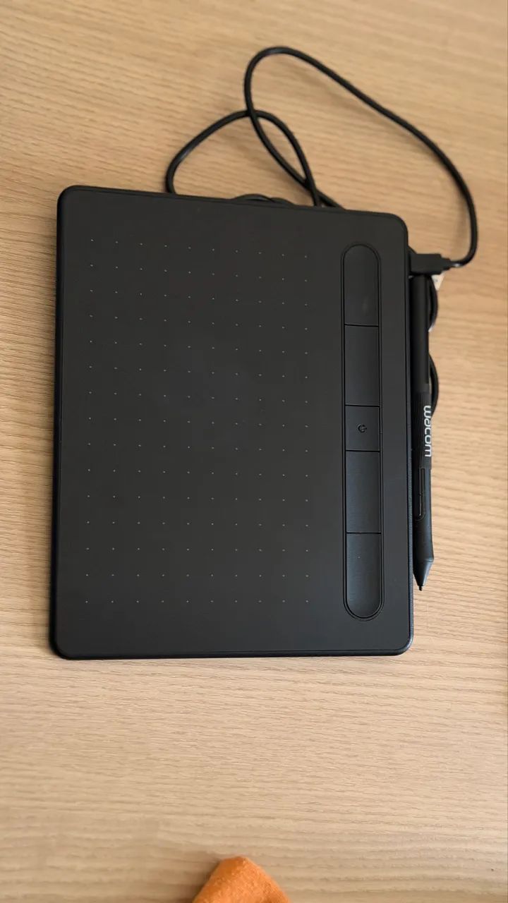 Mesa Digitalizadora Wacom Intuos com Bluetooth com Caneta