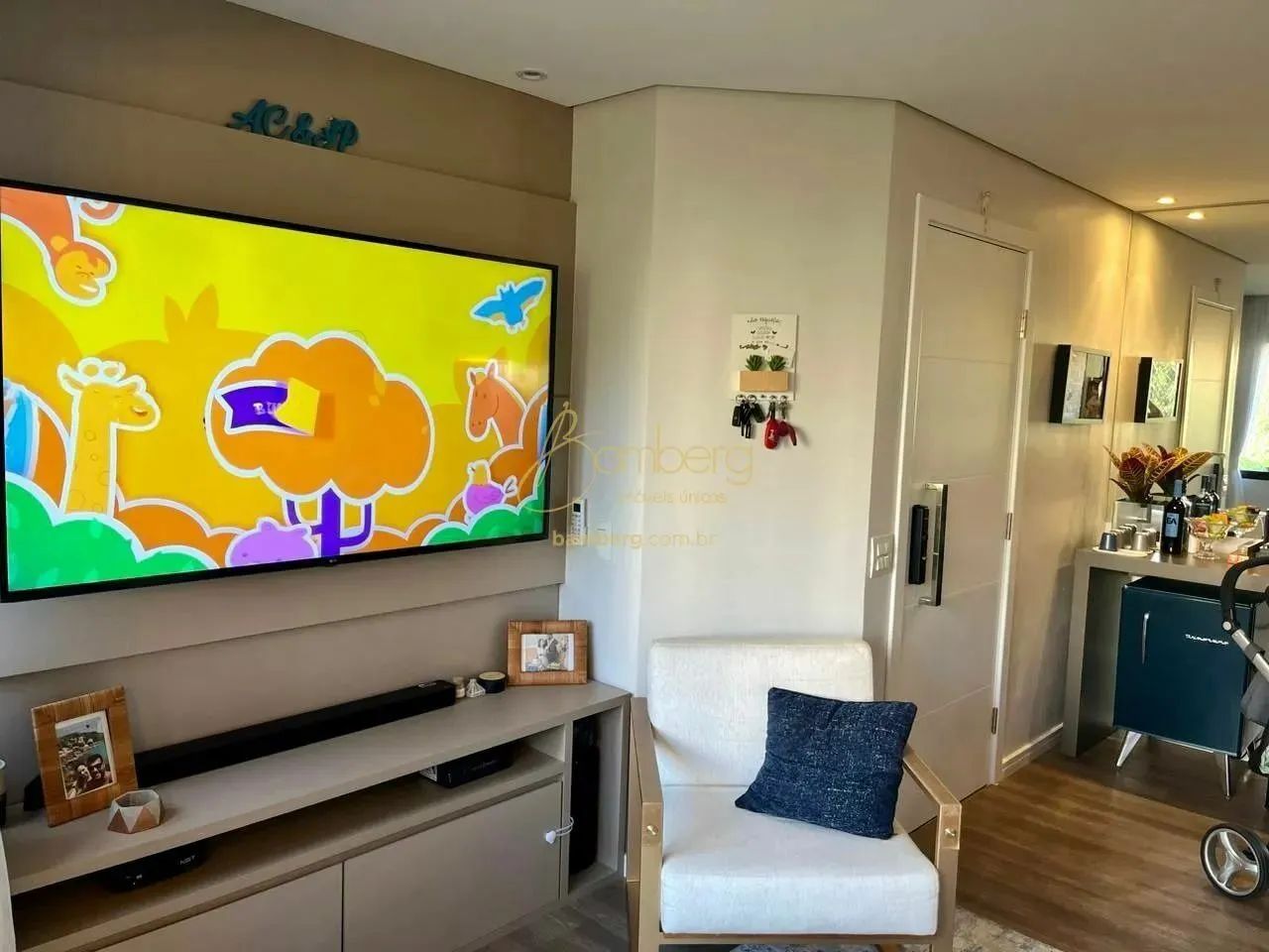 Apartamento impecável, 3 dormitórios com 2 vagas, 96 m²