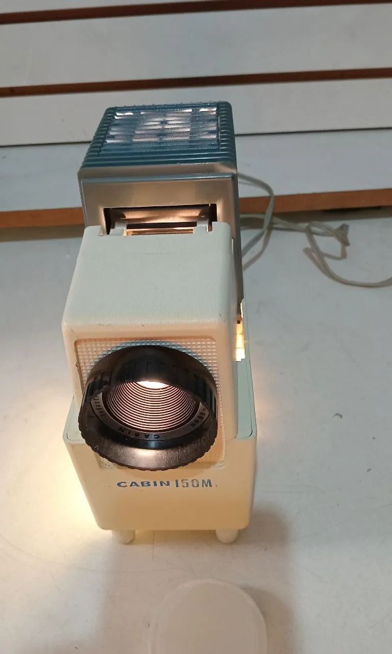 Antigo projetor Cabin 150M anos 70