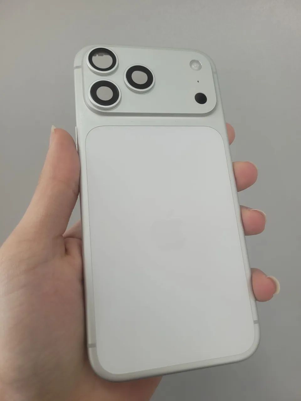 Carcaça Original iPhone 17 Pro Max com Chip Usada