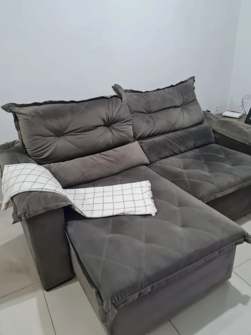 Sofá suede cinza - Foto 5