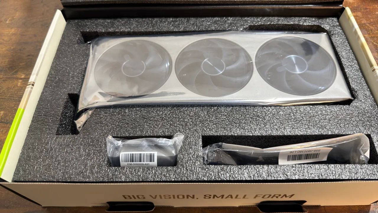 PLACA DE VÍDEO RTX 5070Ti MSI INSPIRE 3X OC PLUS - 16GB GDDR7 - 256 bits  - Foto 2