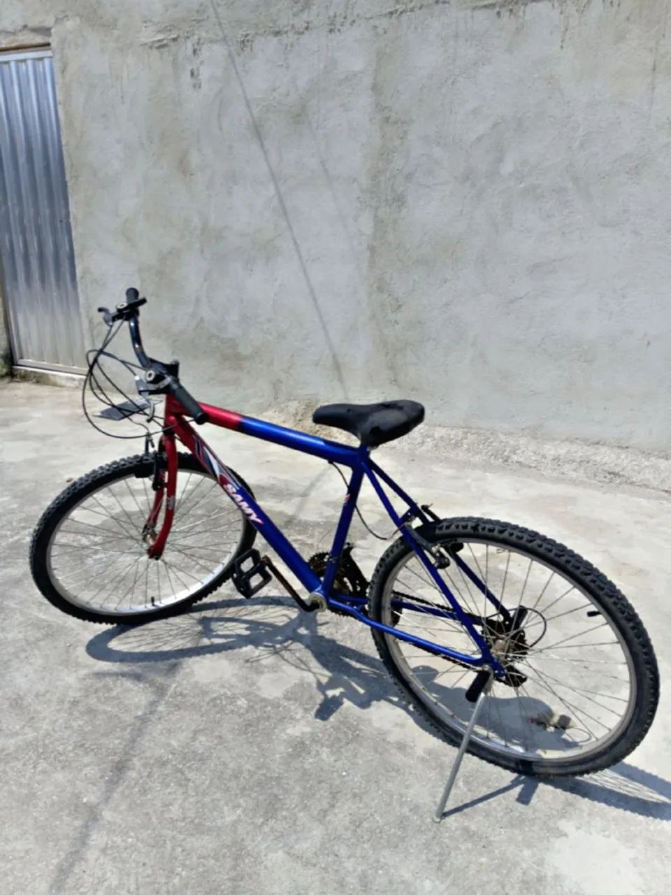 VENDO BICICLETA COM 18 MARCHAS ARO 26