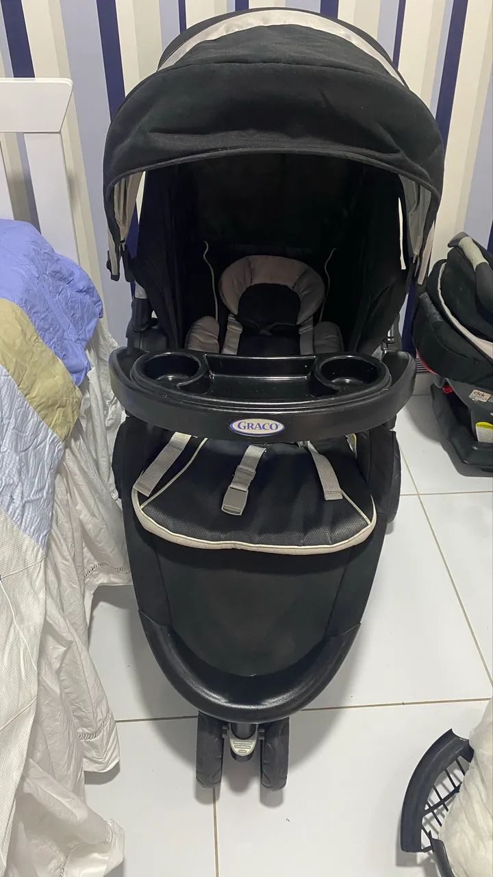 Carrinho de bebê e bebê conforto  - Foto 2
