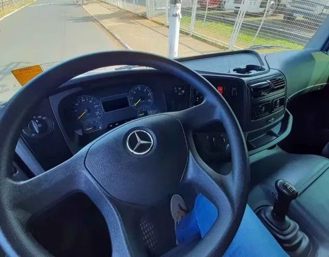  Mb atego 1726 4x2 bau 2016 - Foto 3