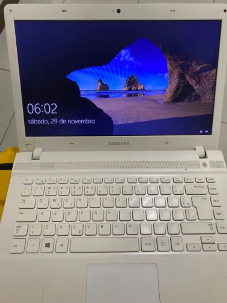 Notebook samsung 2012 i3 4gb com avarias 