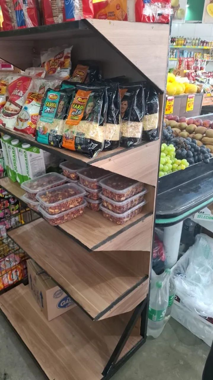 Bancas e expositores para horta fruti