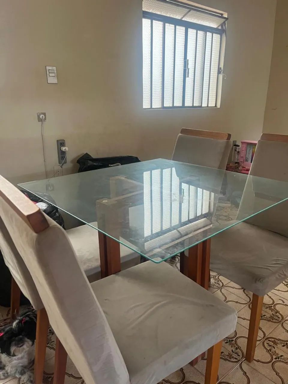 Mesa de vidro com 4 cadeiras estofadas e sem avarias. - Foto 3