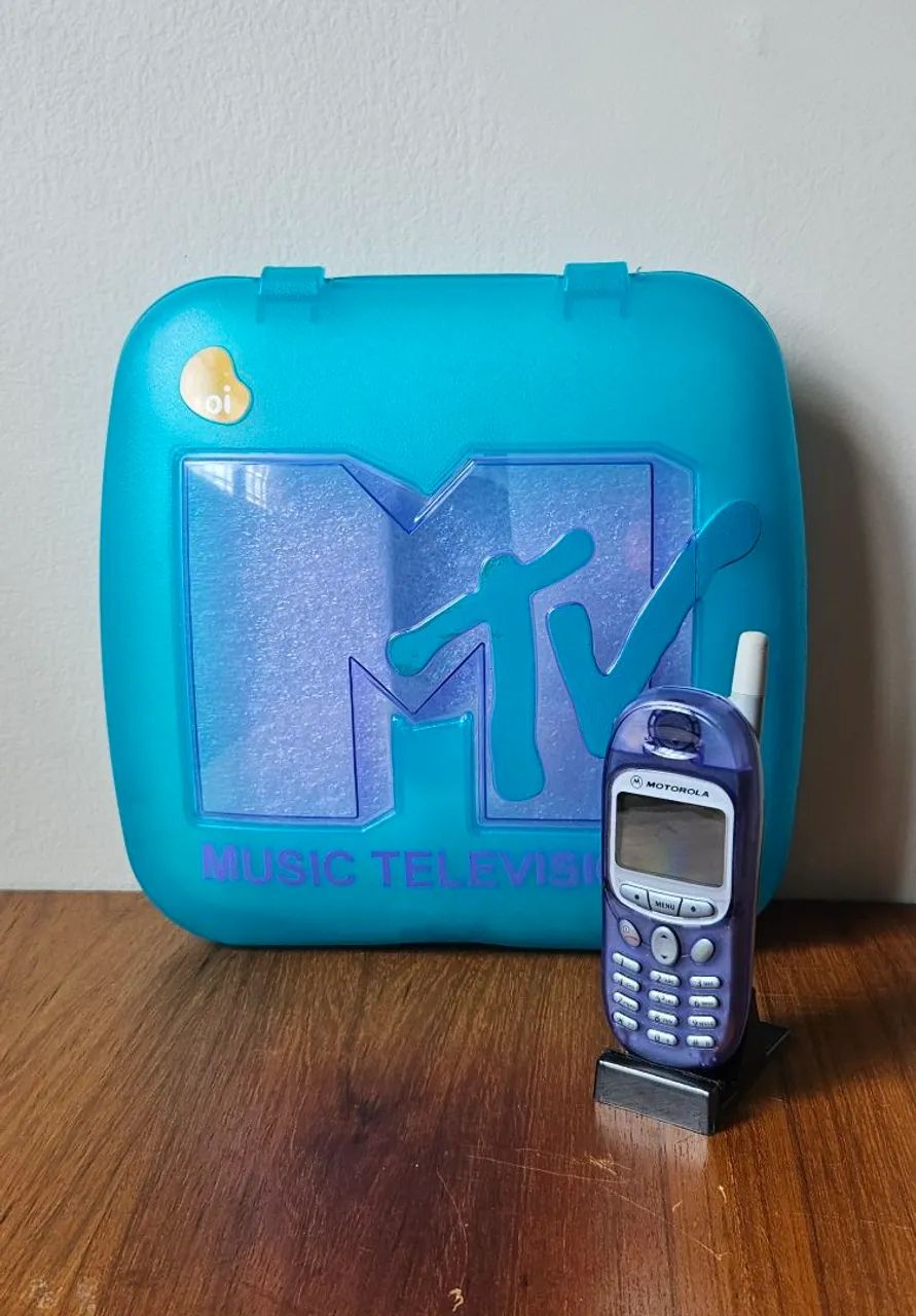 Celular antigo na Caixa Estojo Oi MTV