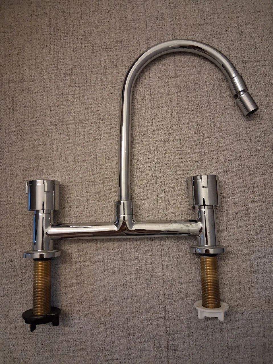 Torneira Metal Docol quente fria