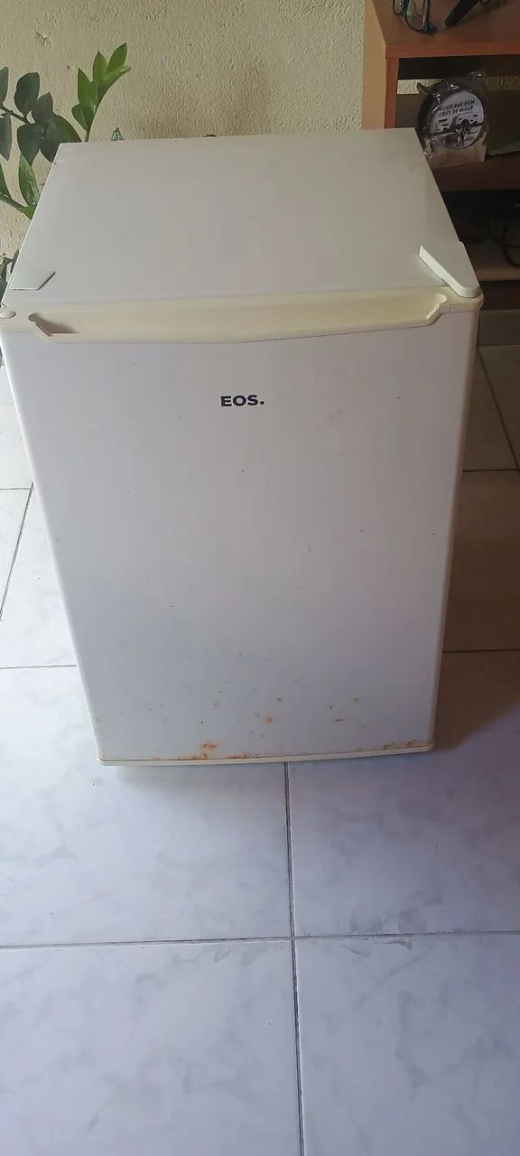 Vendo um ótimo frigobar da EOS 