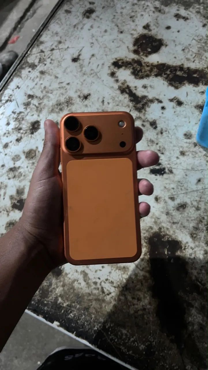 iPhone 11 com roupa do 17