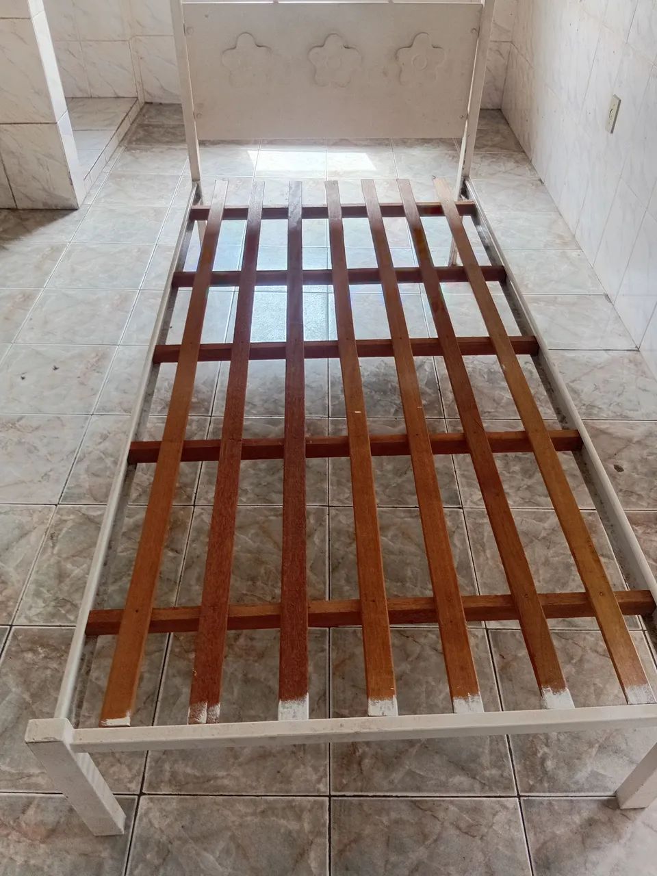 Cama de solteiro de metalon