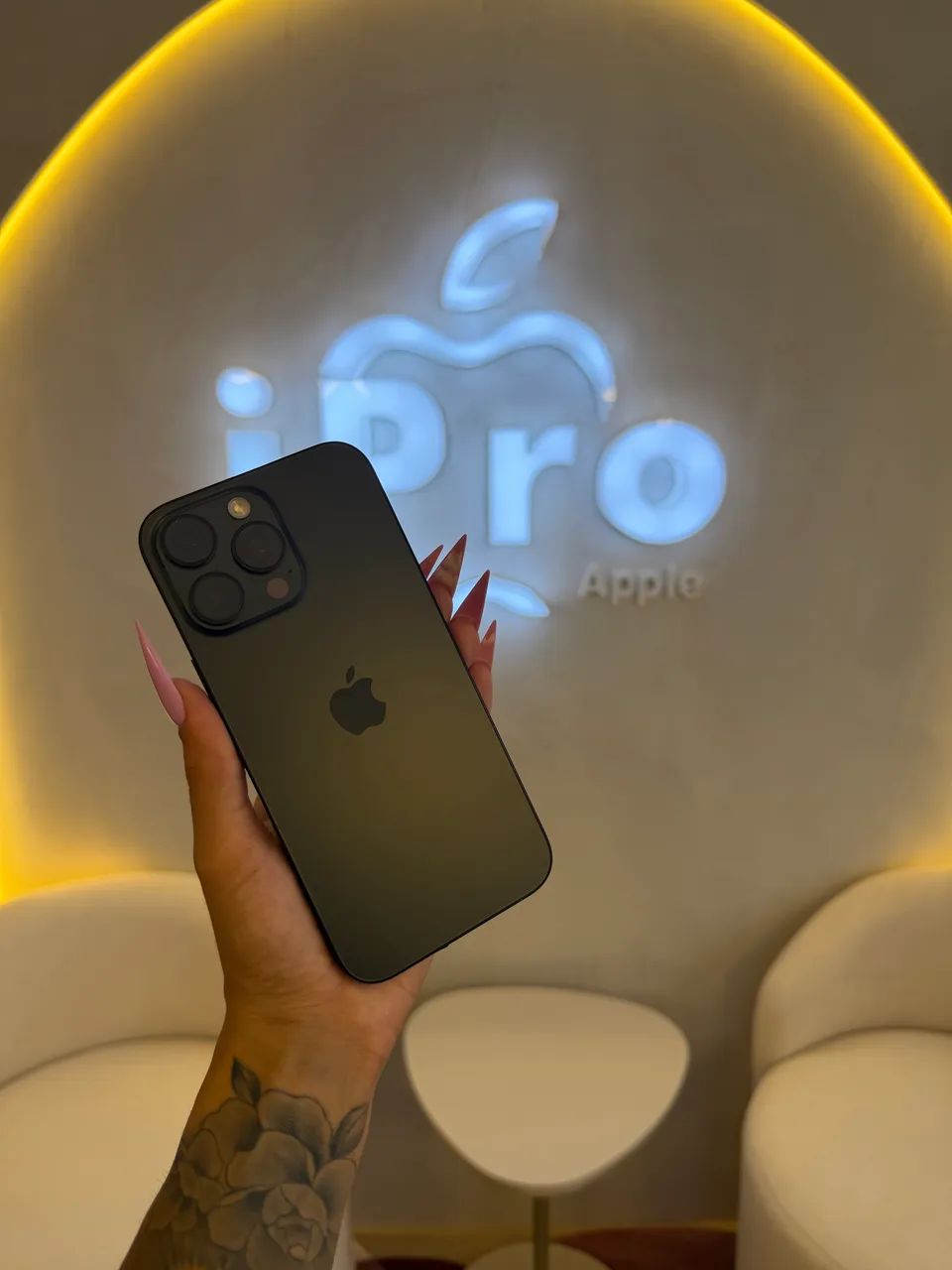 iPhone 16 Pro Max Titânio Preto  - Foto 3