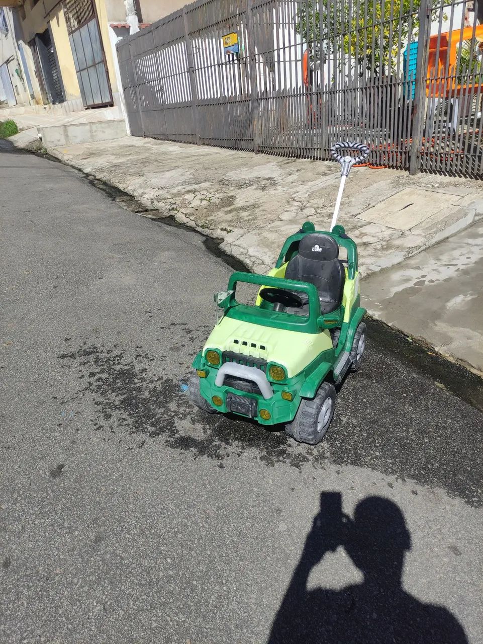 Carro de brinquedo  - Foto 2