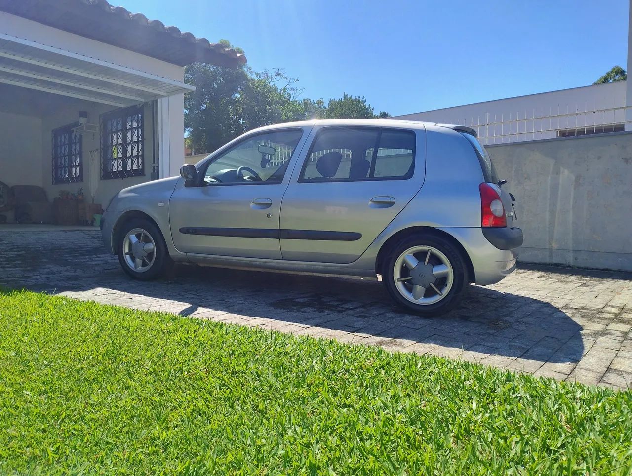 Renault Clio Authentique Hi-flex 1.0 16V 5P 2006 - Foto 2