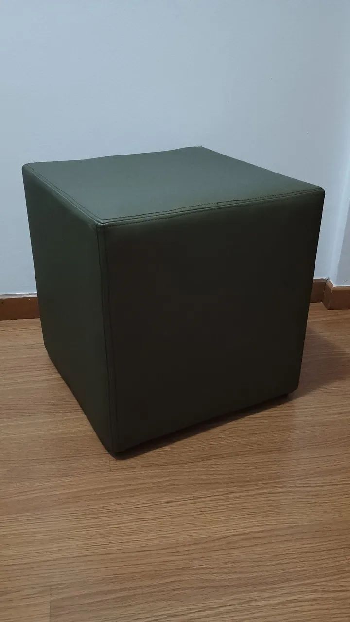 Puff quadrado com revestimento impermeável 