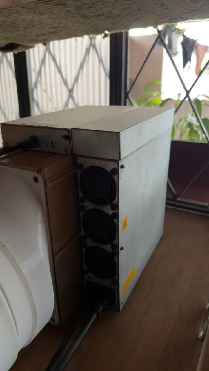 Asic antiminer s19 104 th com exaustor  - Foto 3