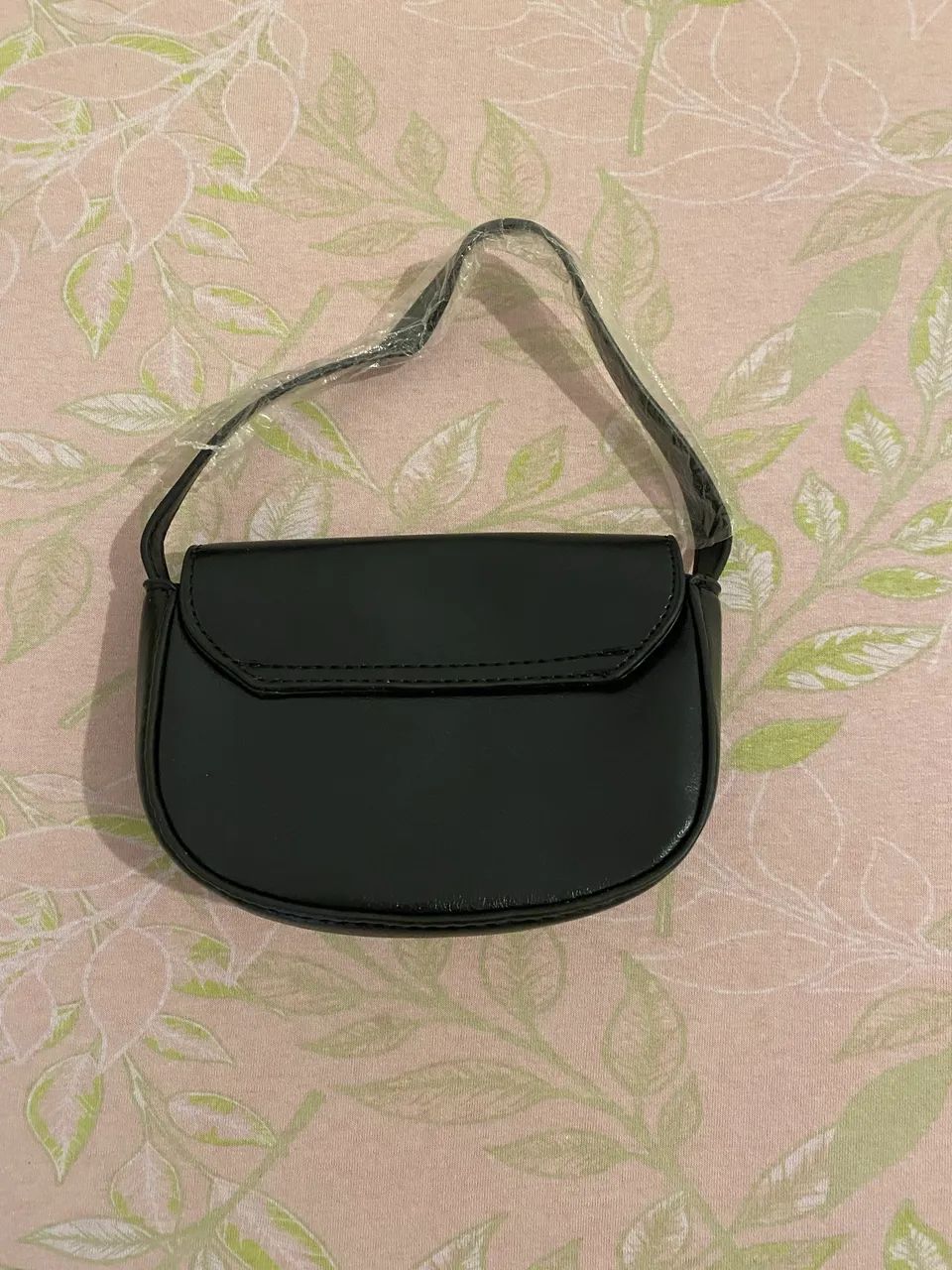 Bolsa de mão preta com estrela prata  - Foto 5