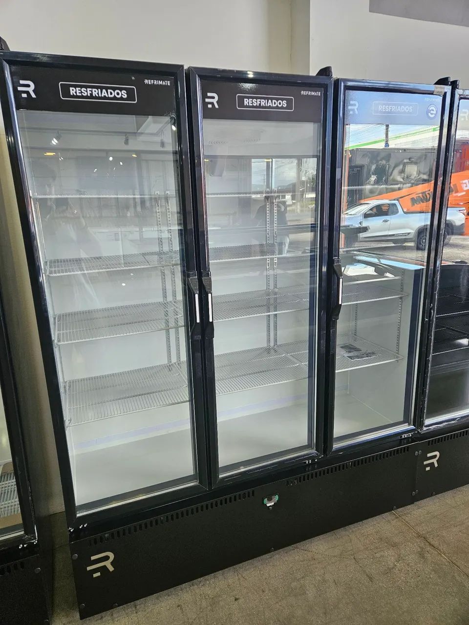 geladeira expositora 3 portas para frios e bebidas - nova