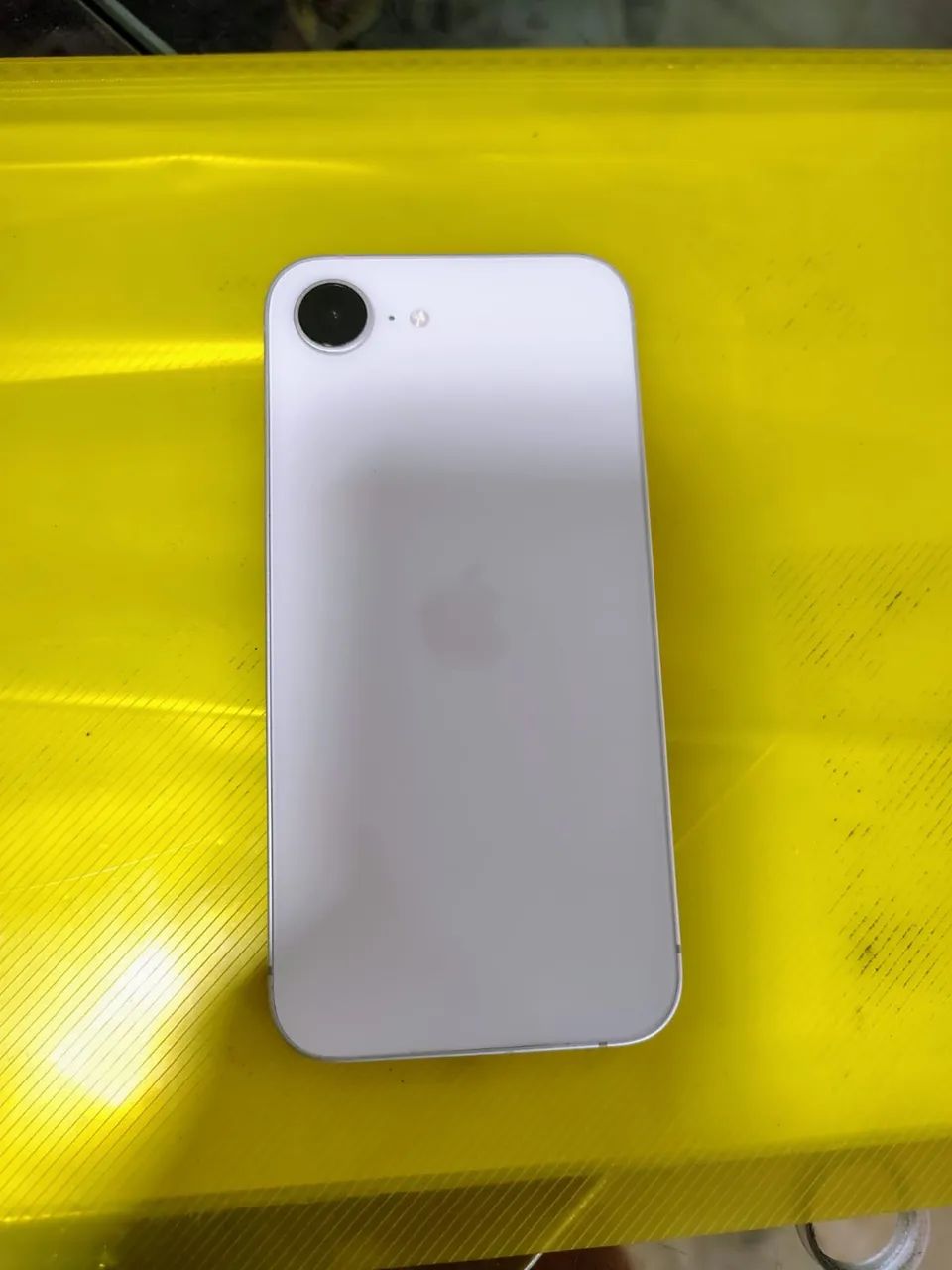 iPhone 16e * - Foto 2