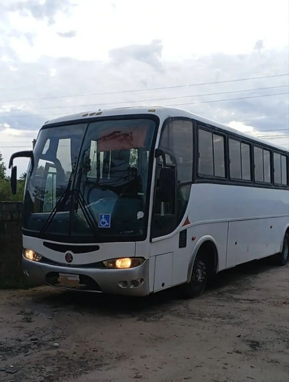 Ônibus em ótimo estado, pronto pra uso, documentação em dia.