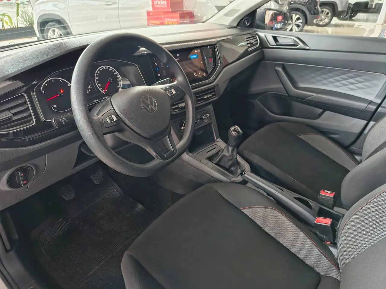 Volkswagen Polo Track 1.0 Flex 12V 5p, foto 11 de 12