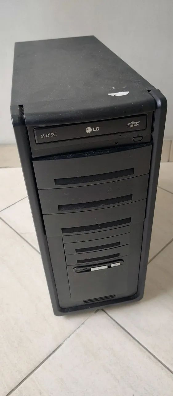 Gabinete ATX com DVD LG e 4 baias - Bom estado