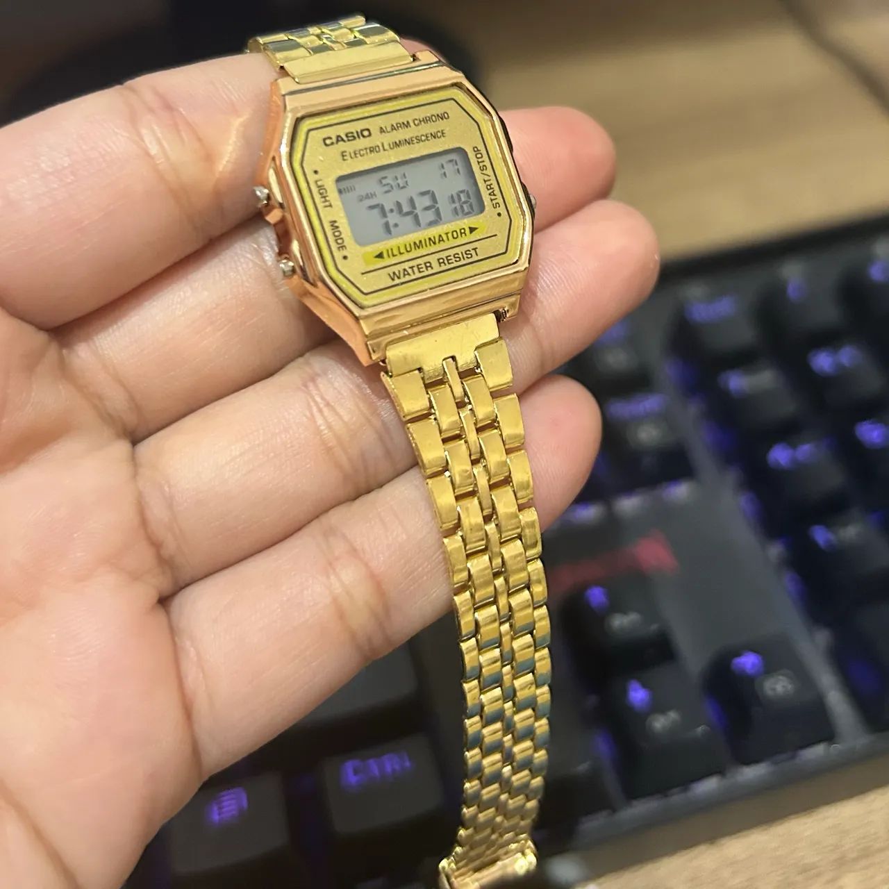 Relógio Casio dourado 