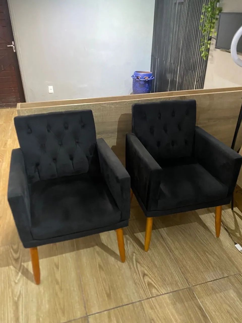 Conjunto de duas poltronas pretas reforçadas - Foto 4