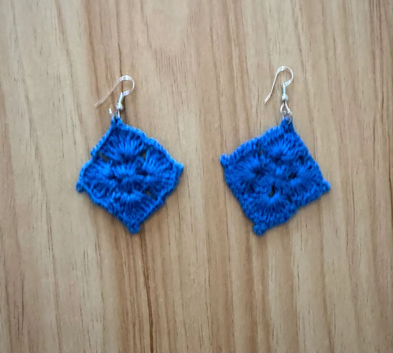 Brinco de crochê azul - Foto 2