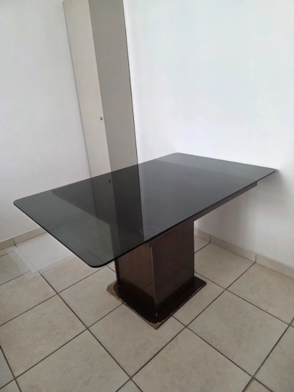 Mesa de jantar com tampo de vidro