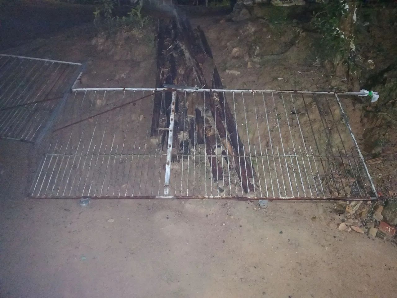 Vendo portão  - Foto 2