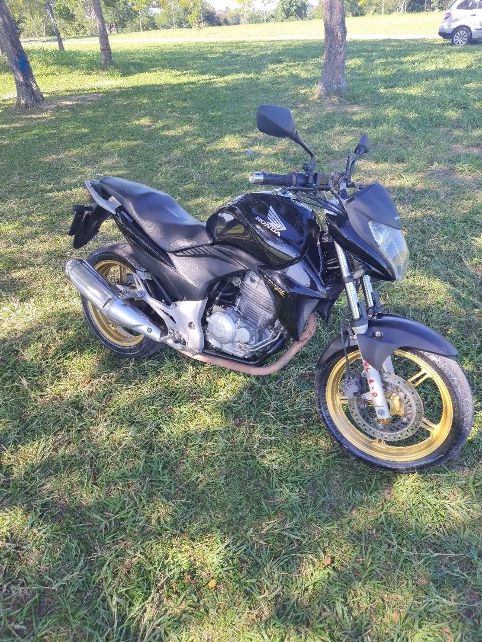 HONDA CB300R - BEM CONSERVADA