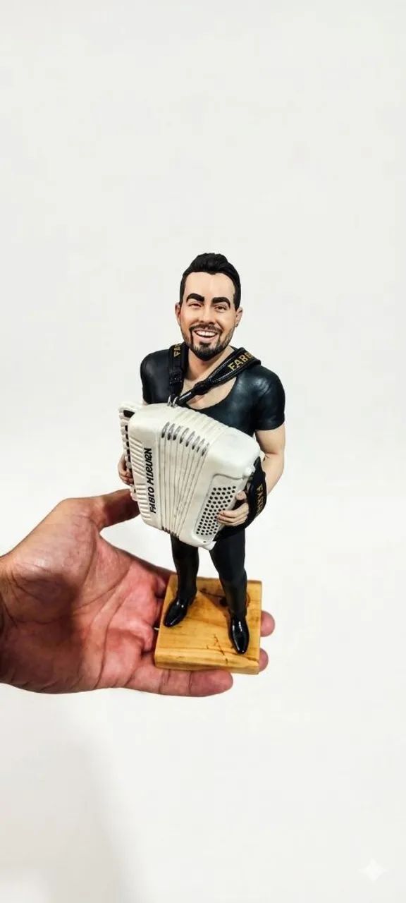 Caricaturas humanizadas em biscuit - personalizadas  - Foto 2