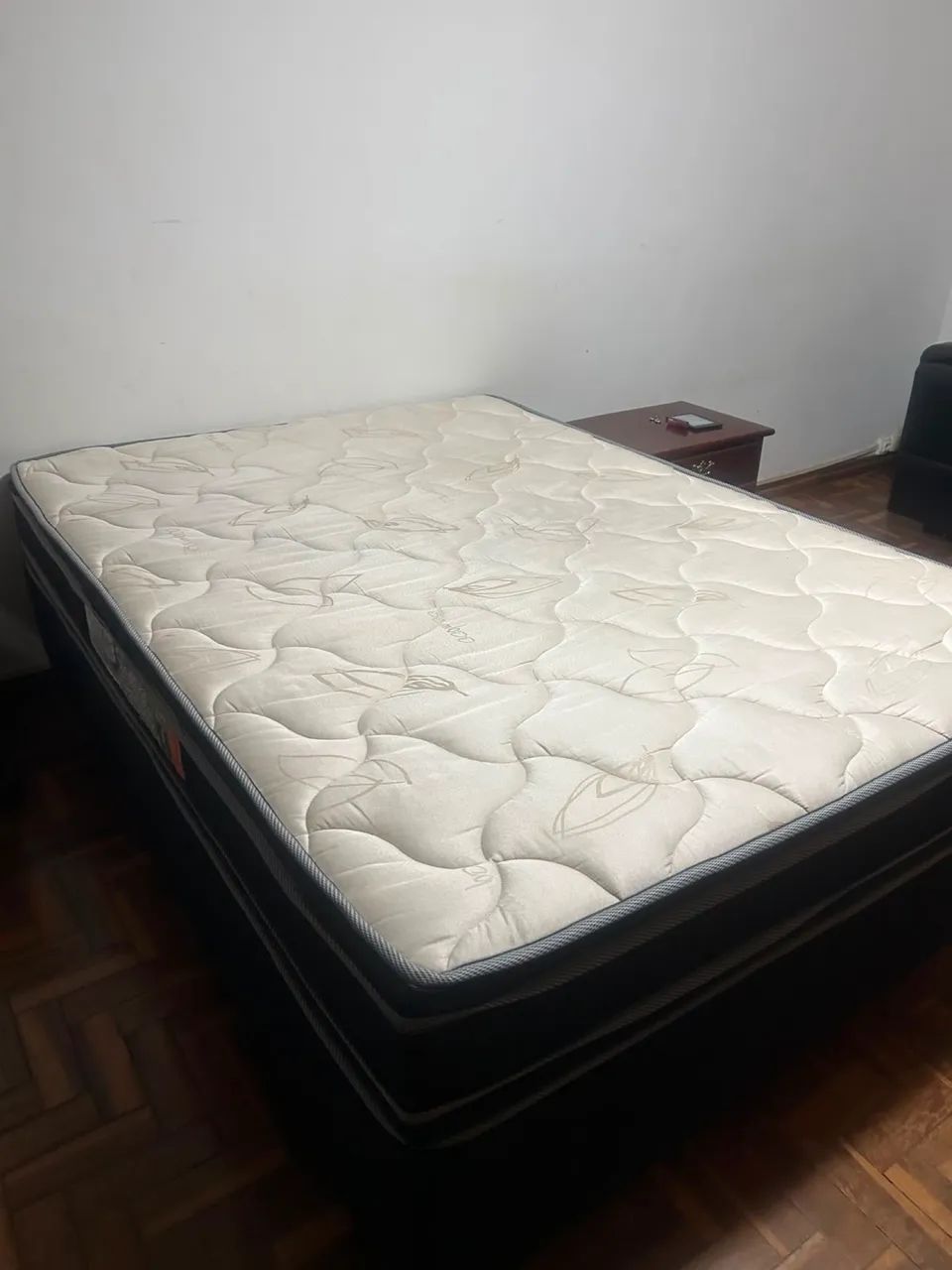 Cama & Box 