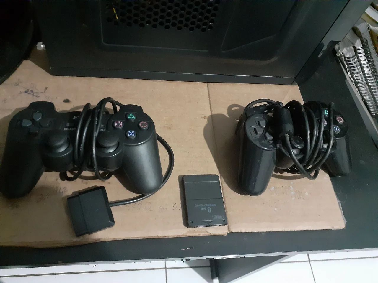 2 controles e 1 memoricard de Ps2