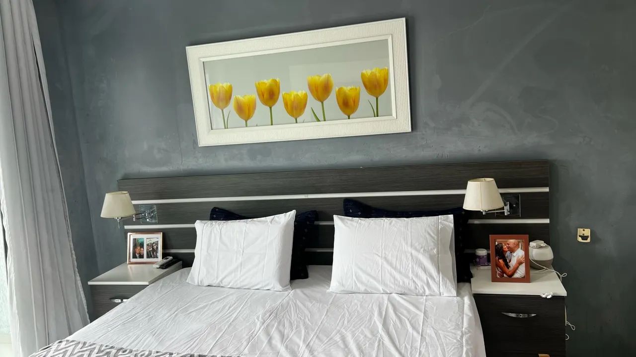 Cabeceira cama king com dois criados-mudos - Foto 3