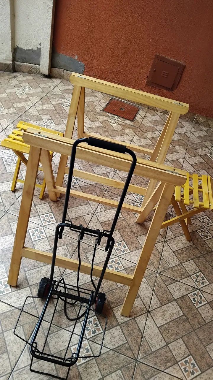 Conjunto pratico: banquetas, cavaletes e carrinho. - Foto 2
