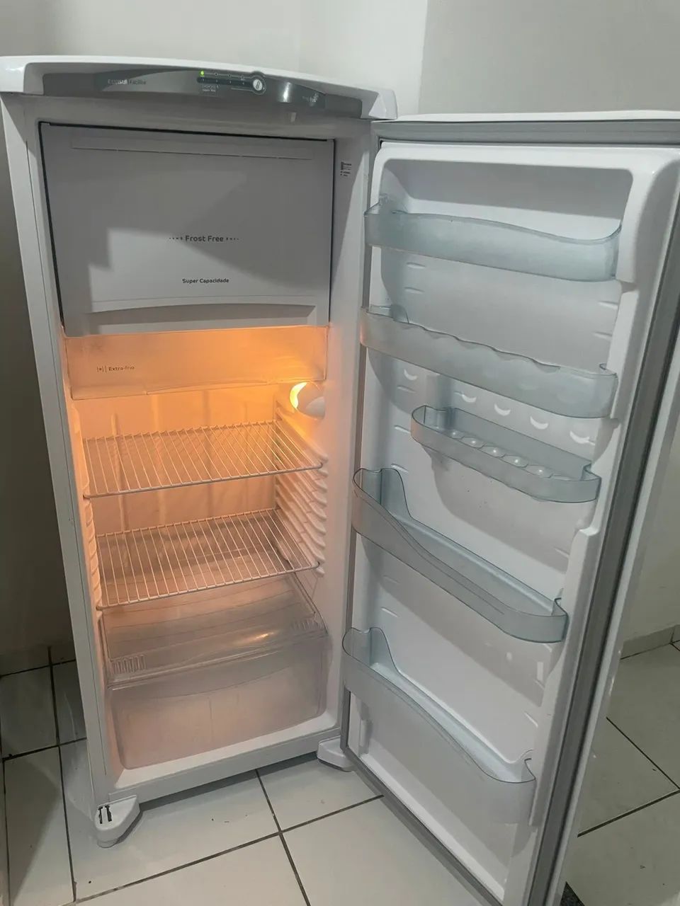 Geladeira Consul Frost Free CRB36AB com Freezer 