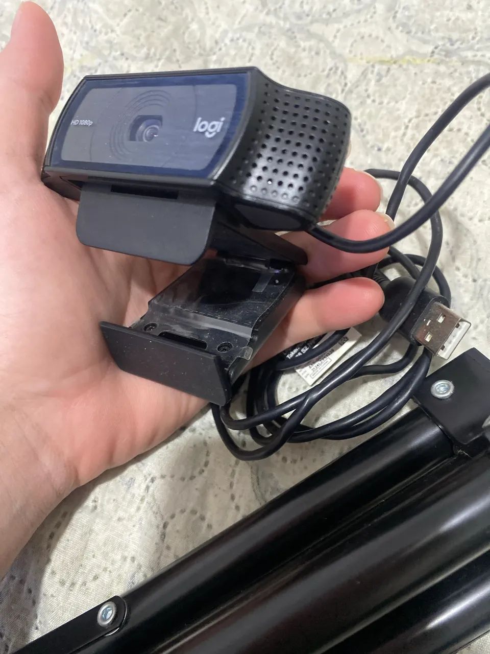 Webcam Full HD Logitech C920s com Microfone Embutido com tripé  - Foto 2