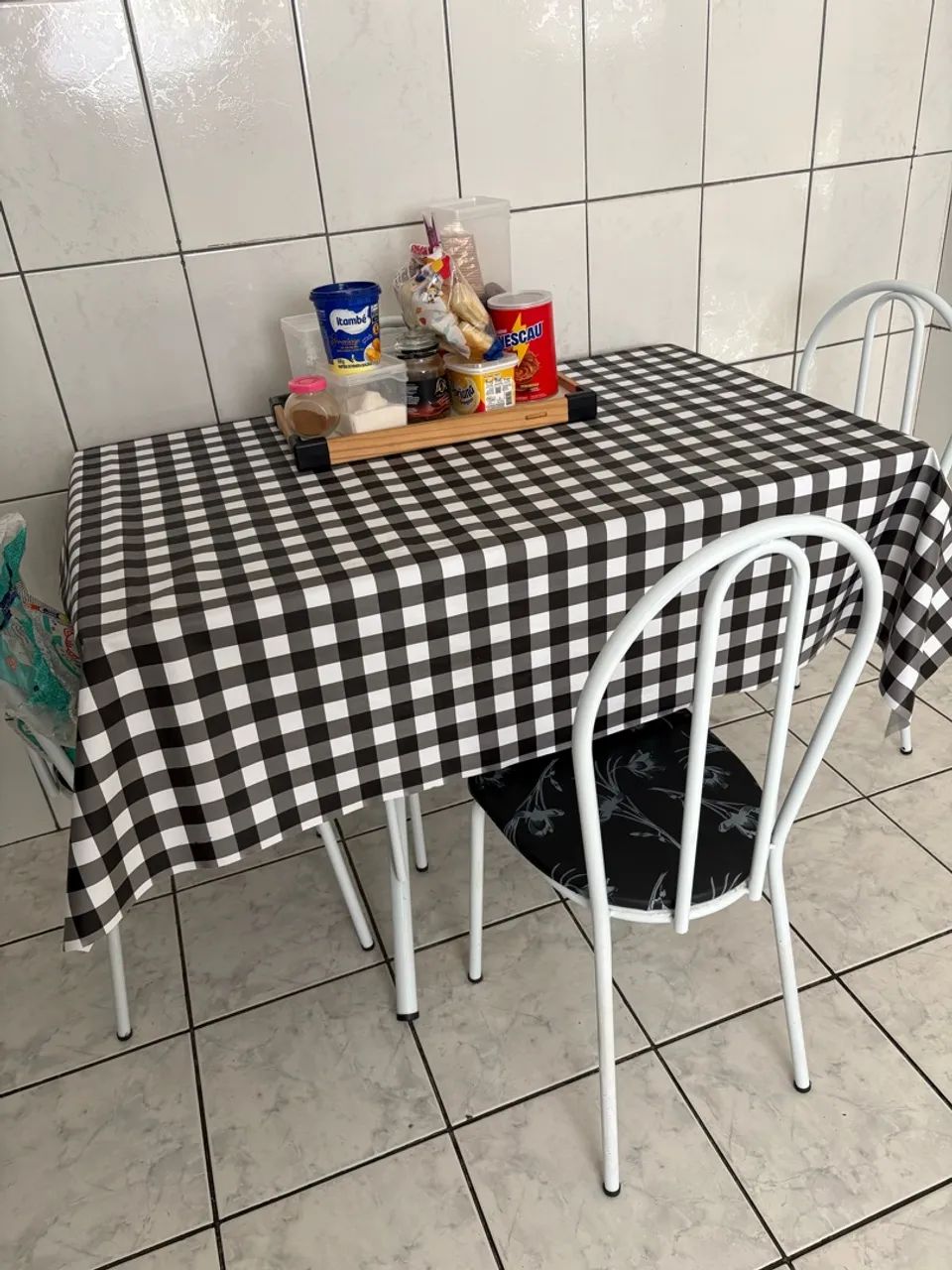Mesa com 4 cadeiras  - Foto 4