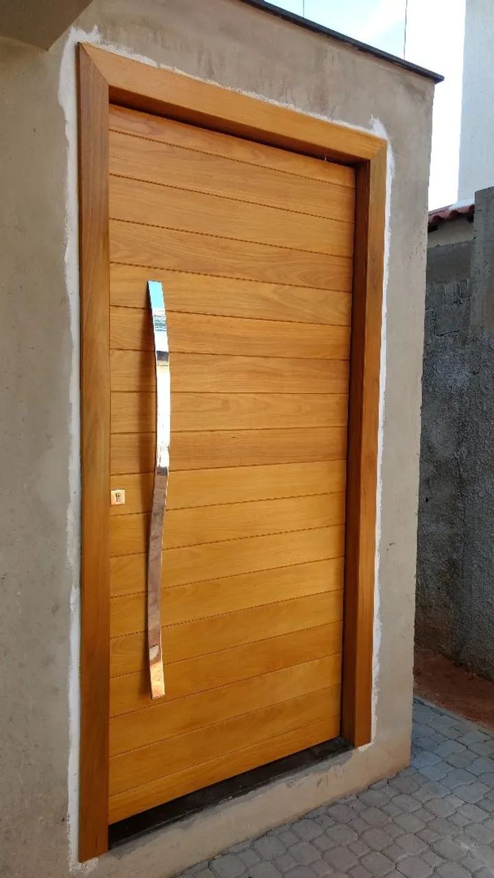 Instalação de portas de madeira em geral 