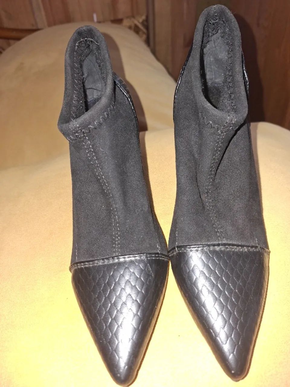 Bota preta de couro e camurça 33 nova, sem uso - Foto 2