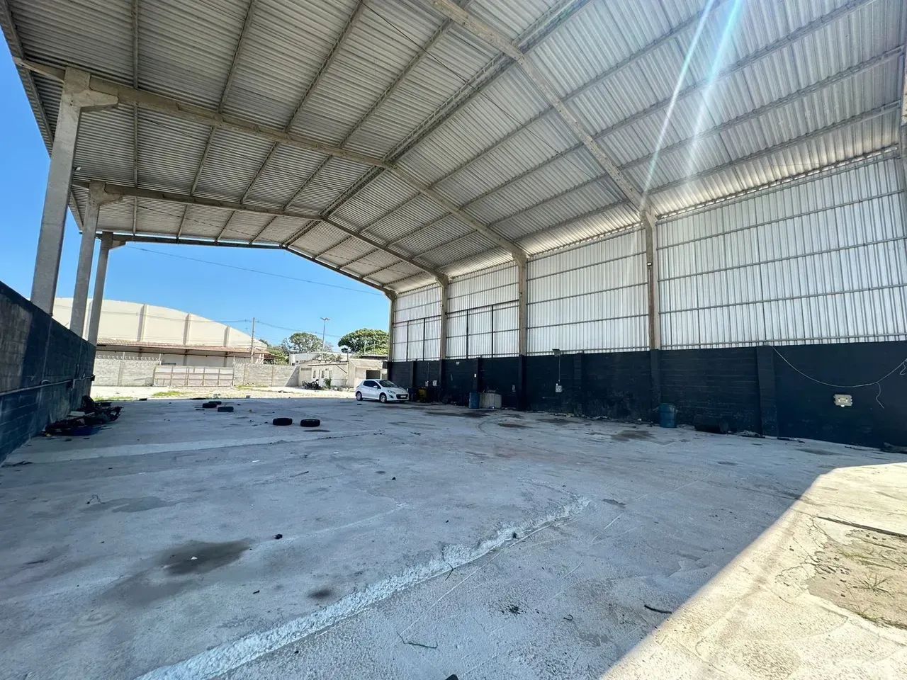Área de 8000m² com escritório e galpão de 500m² - Foto 2