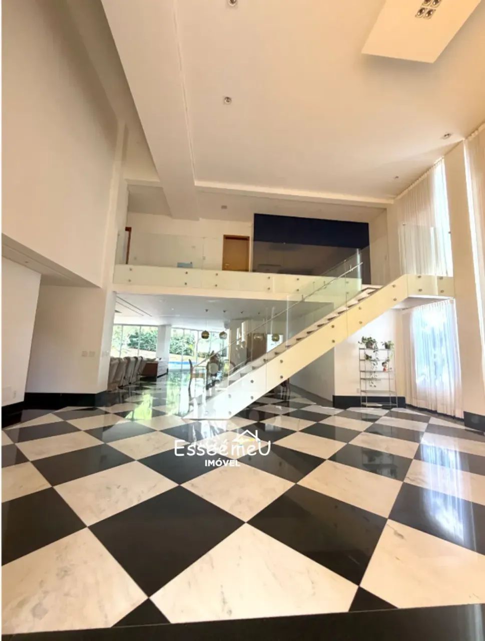 Sobrado mobiliado com 1250m2 lote, construída 583m2, 4 suítes e piscina aquecida. - Foto 4