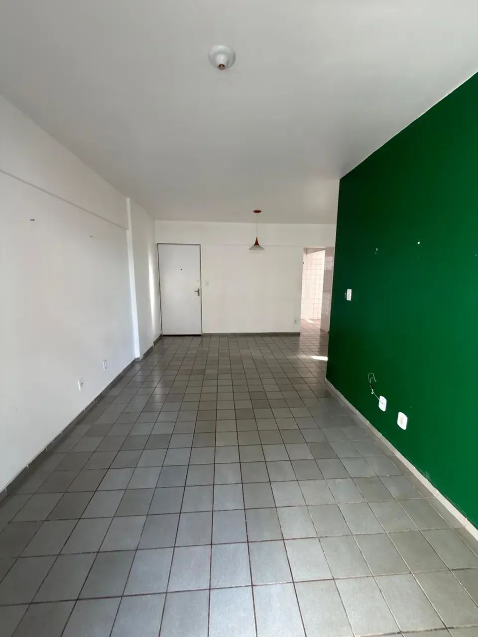 03 quartos sendo um suíte, varanda, na Ponta Verde - Foto 2