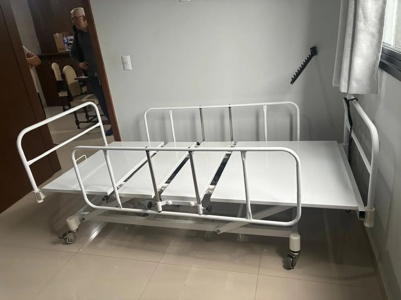 CAMA HOSPITALAR ELÉTRICA SEMI-NOVA - EXCELENTE ESTADO - Foto 3