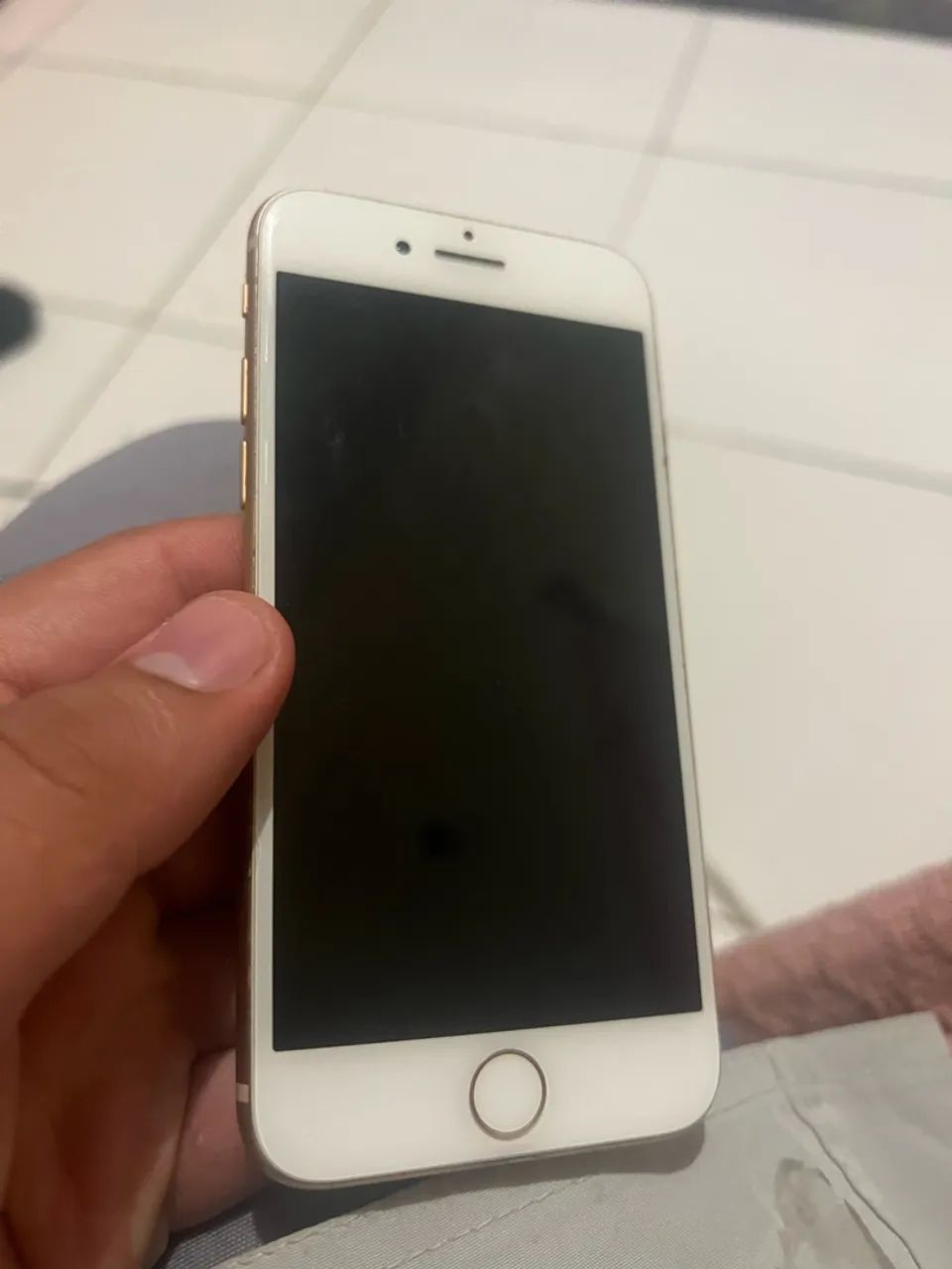 Vendo iPhone 8 Dourado - R$ 200 - Foto 5
