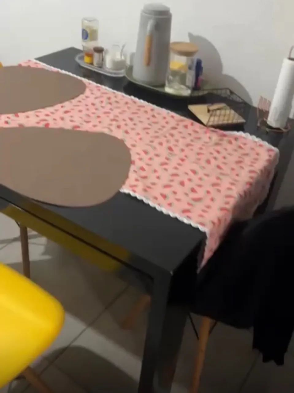 Mesa de jantar 4 lugares com cadeiras 